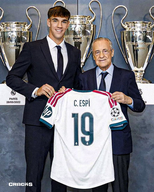 ¡CARLOS ESPÍ PRESENTADO! ⚪

✍️ Carlos Espí firmó hasta 2031. 

👕 Posó con la camiseta con el dorsal 19.

🇪🇸 Horas antes, dio triunfo al Madrid en la J1.