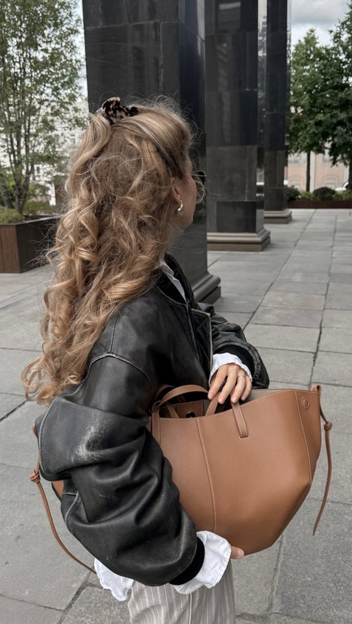 Somewhere between chaos and chic

Jacket @saison1865 
Shirt @hm 
Pants @petra_clothes 
Boots @jonak 
Bag @polene_paris 
Sunglasses @rayban 

#scandistyle #parisienne #styleinspo #ootdshare #falloutfitideas