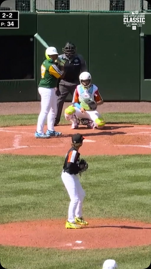Homer so deep even the Braves had to applaud 👏
