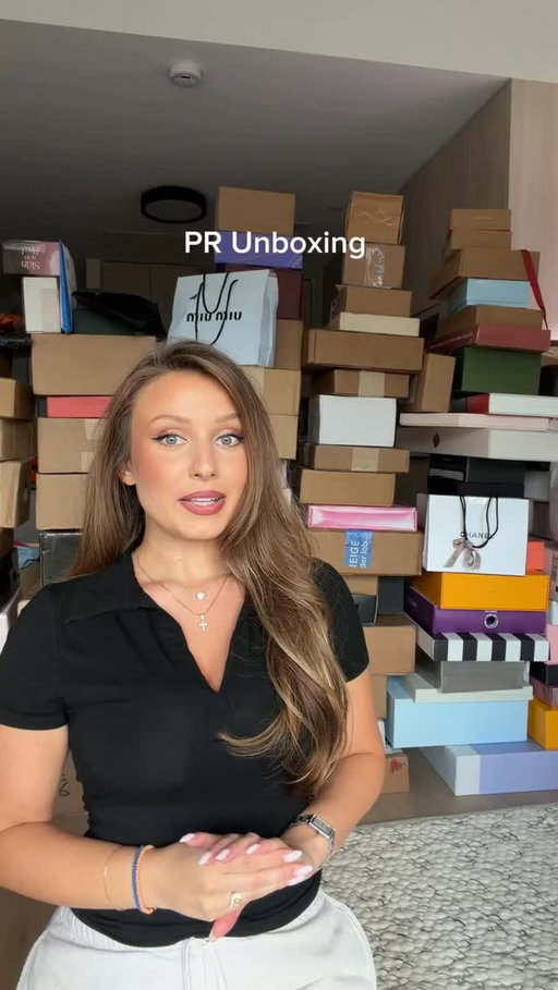 So incredibly grateful to all the amazing brands who send me their products and trust me to try them. 🥹🤍 I could never possibly use all of this myself, so as always, a huge portion will be going to giveaways and donations so these products can find a home where they’ll be loved and used. So excited to unbox everything and share my favorites with you! ✨
.
.
#prunboxing #prhaul