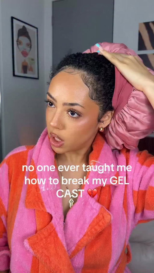 how to break your gel cast w/ bonus tips! 👀 no more crispy curls 😭 #curlyhair #curlyhairtips #curlyhairproblems #curls #gelcast