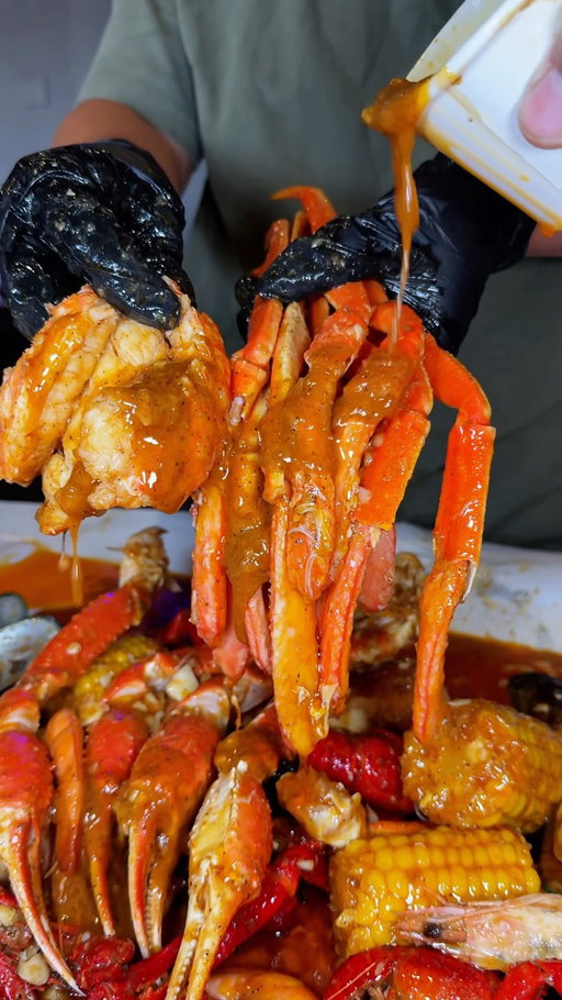 Seafood feast at Raising Claw! 🦞🦀🔥 Load up the table, get messy, and dig into all that saucy seafood goodness!

Now the real question… are you Team Lobster 🦞 or Team Snow Crab 🦀? 👀

📍 Raising Claw
13265 Harbor Blvd, Garden Grove, CA 92843

#FoodwithZen #RaisingClaw #SeafoodBoil #GardenGroveEats #SeafoodLovers