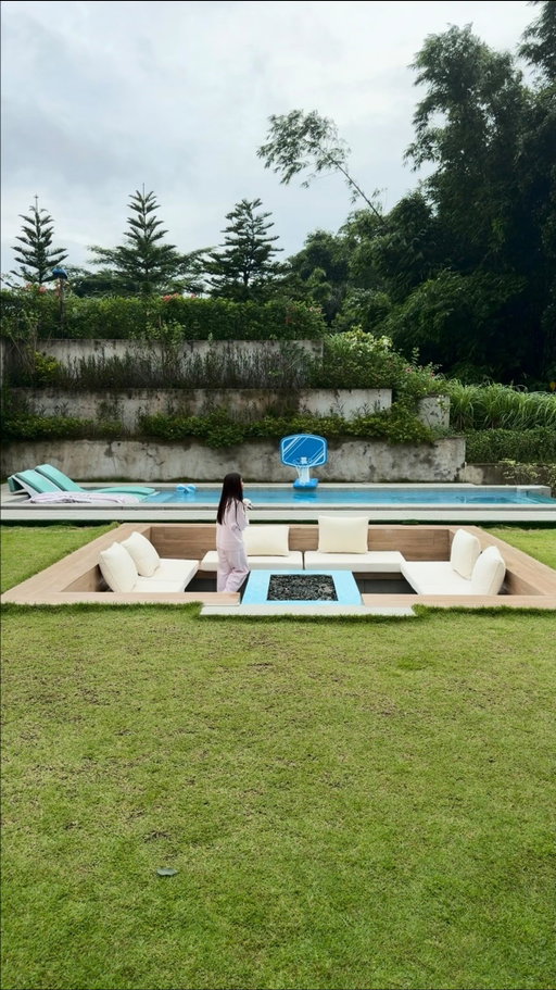 just 1 hour and 20 minutes away from manila, this pet-friendly airbnb in tagaytay is the kind of place where staying in is the whole itinerary. with 16 activities to choose from, there’s literally never a dull moment at @thealpineluxeph — from pickleball and mini golf to game nights, bonfires, outdoor movies, and everything in between.

📍Alpine Luxe Villa, Tagaytay
@thealpineluxeph

#airbnb #tagaytay