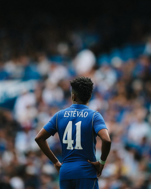 A Premier League debut for the home strip. 👌🔵