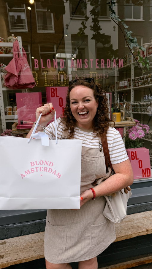 I’ve fallen in love with @blondamsterdamnl - you must visit if you’re heading to Amsterdam! 🌷🩷🎀☕️✨

📍Utrechtsestraat 120, 1017 VT Amsterdam, Netherlands