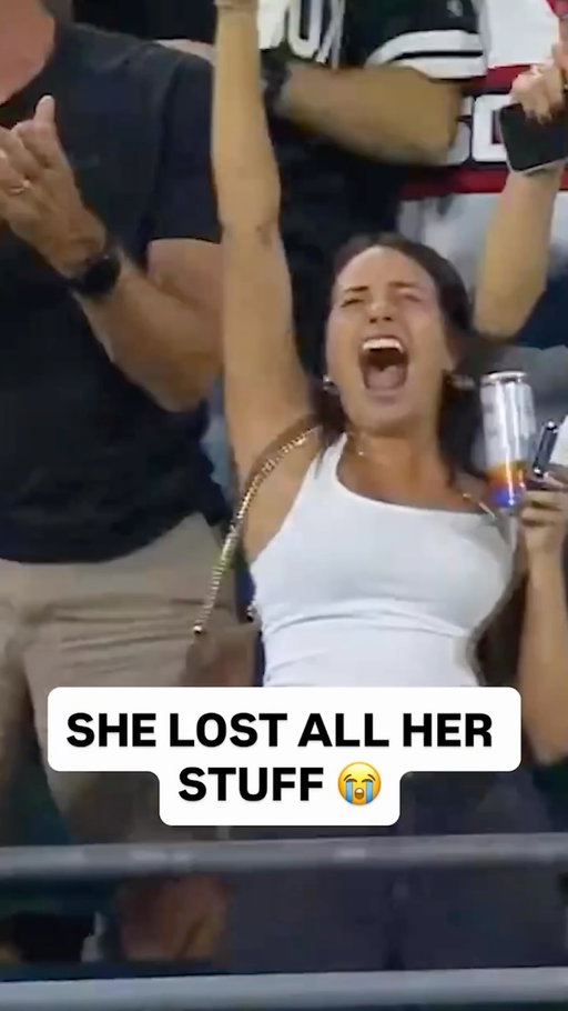Count how many things flew out of this fan’s purse 😅