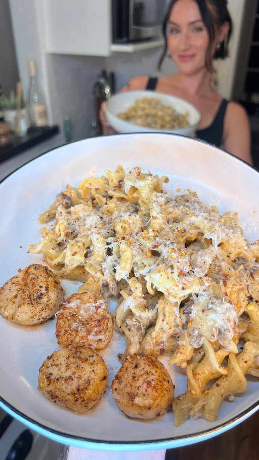 my classic truffle mushroom pasta, 1 pot edition (with scallops) 🤎 

.
.
.
#onepotmeal #trufflepasta #onepotpasta #scallops #dinnerrecipes