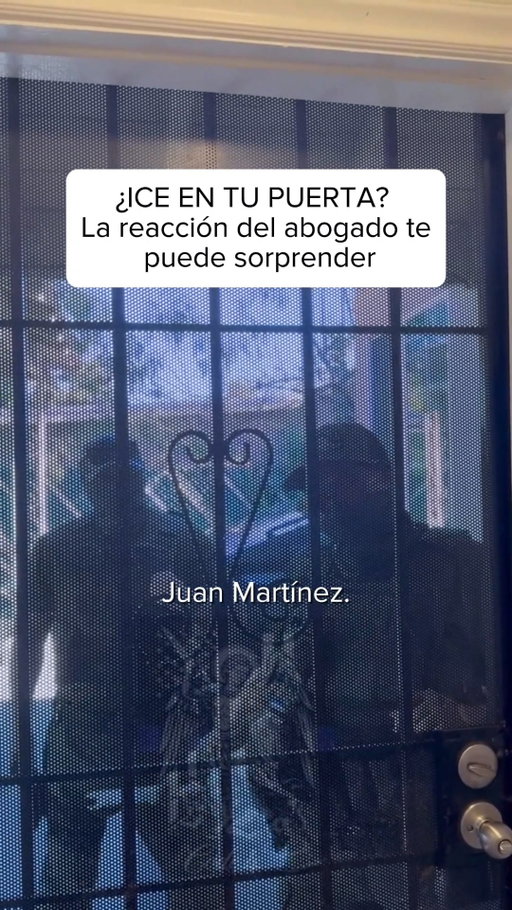 🚨 ¿ICE EN TU PUERTA? La diferencia entre estas 2 órdenes lo cambia TODO 🚪🛑

En este video vemos cómo un residente manejó la situación a la perfección cuando los agentes tocaron a su puerta. Conocer este detalle legal es lo único que protege a tu hogar:

📄 Orden Administrativa (Emitida por una agencia de gobierno/ICE):
NO le da derecho legal a los agentes a ingresar a tu propiedad privada. Puedes mantener la puerta cerrada con total tranquilidad.

🧑‍⚖️ Orden Judicial (Firmada por un juez penal):
Debe incluir tu nombre exacto y la dirección de la propiedad. Esta es la ÚNICA orden que te obliga legalmente a permitirles la entrada.

Aprende a identificarlas y a pedir siempre que la deslicen por debajo de la puerta para verificarla antes de tomar cualquier decisión. 🛡️✨

Ya sea que estés lidiando con trámites migratorios, hayas sufrido un accidente de auto o una lesión laboral, mereces a alguien que te apoye. 💪 En Brooks Law ayudamos a personas reales a superar algunos de los momentos más difíciles de la vida. Nuestras consultas son siempre GRATUITAS y lo primero que hacemos es escucharte. 🧑‍⚖️👂

¡Aprende tus derechos antes de que los necesites y comparte este video con tu familia! 💼✨

📲 Envianos un mensaje de texto o llámanos al 617-245-8090 para reservar tu consulta gratuita hoy mismo.

#BrooksLaw #ConoceTusDerechos #ICEEnTuPuerta #OrdenJudicial #InmigracionUSA #AyudaLegal