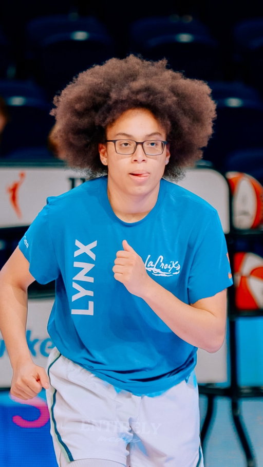 I’m the 💩 I need some toilet paaaaypa / Olivia Miles doing her thing to a little Kodak. 

#oliviamiles #wnba #womensbasketball #minnesotalynx #wnbabasketball 

shot by: @darioooon x @entirely.nba