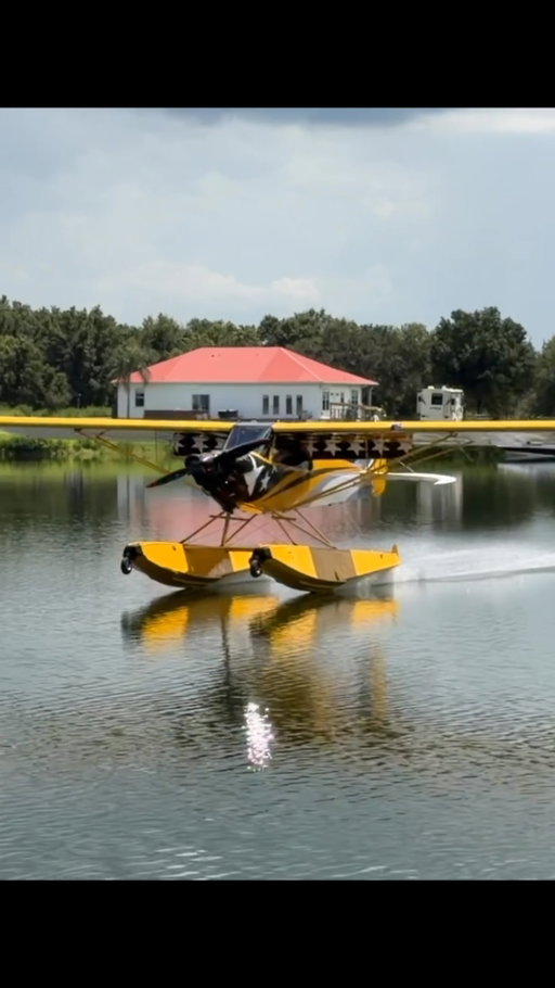 First landing with the floats back on ✅
