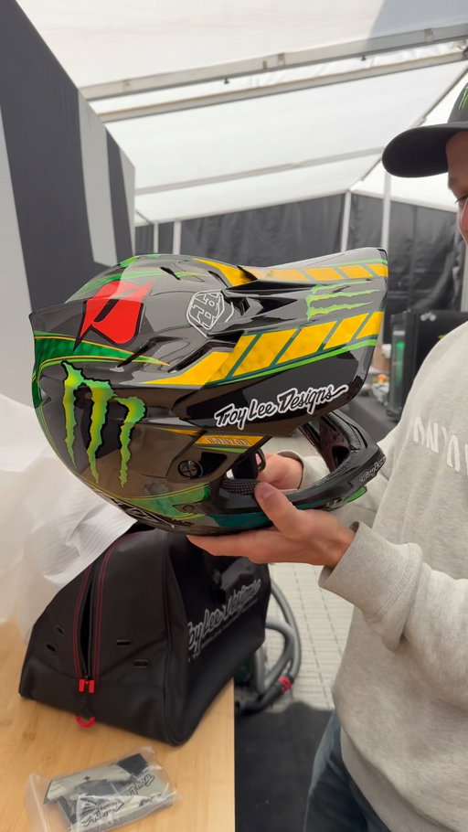 World Champs 2026! Here is the unboxing of my brand new Aussie themed painted helmet! 💚💛