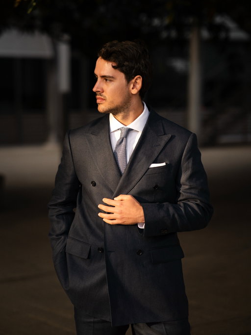 Two weeks to go until a good friend’s wedding. Now comes the fun part: getting every detail of the look right.
Wedding guest dressing, but make it personal.🤌🏻
Keeping the linen as it will still be warm back home and as always a double breasted jacket for the little statement without stealing the show.
-
-
-
#weddinggueststyle ; men’s wedding style ; wedding guest dressing ; men’s suit ; men’s tailoring