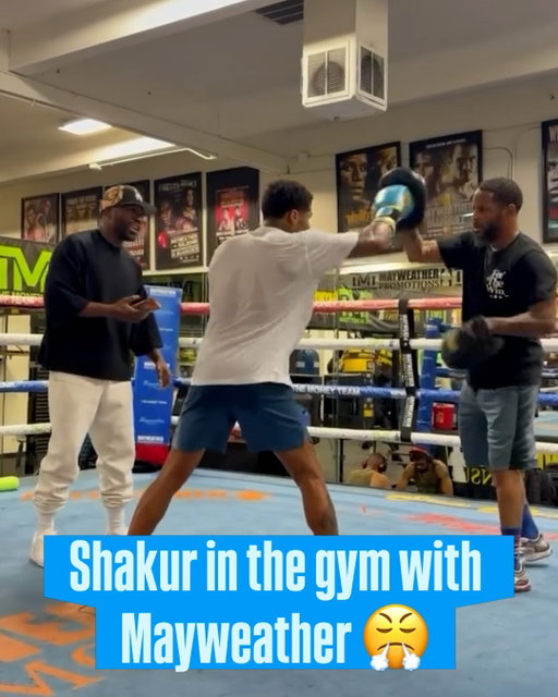 Floyd Mayweather looks on as Shakur Stevenson does pad work 🥊