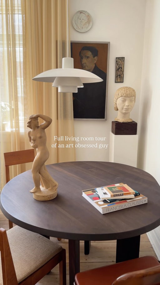 Just a quick tour of my living room in my Copenhagen apartment. As you perhaps can deduce from the video, I’m pretty fond of art and sculptures. 
.
.
.
#interiordesign #interior #copenhagenapartment #apartmenttour
