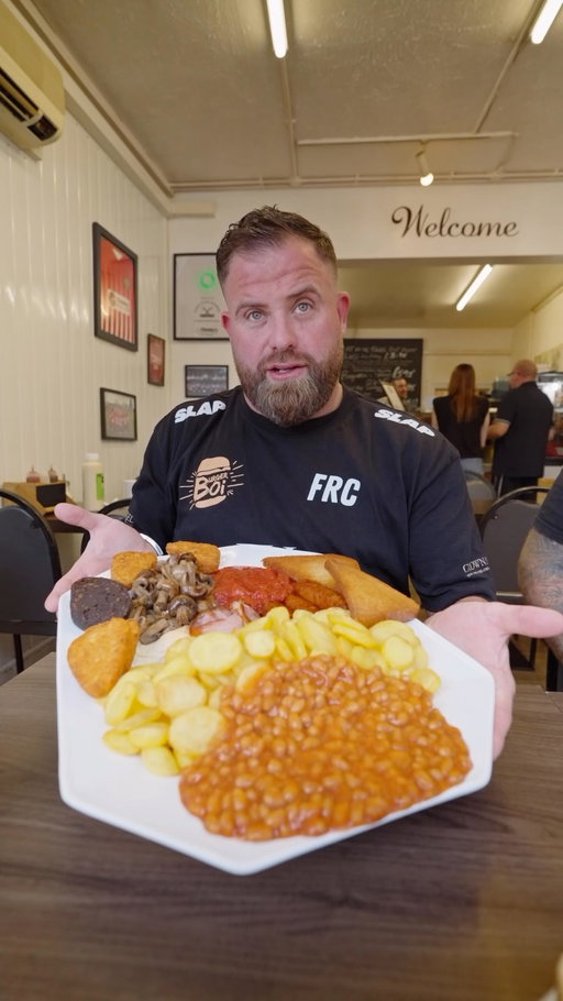 SPEECHLESS 😶 This £15 breakfast from Chunky’s in Sandy was absolutely bonkers! You know it’s proper when you get tinned tomatoes and fried bread. Full video coming soon. 

Who’s ever going to finish it though 😂 NOT ME.