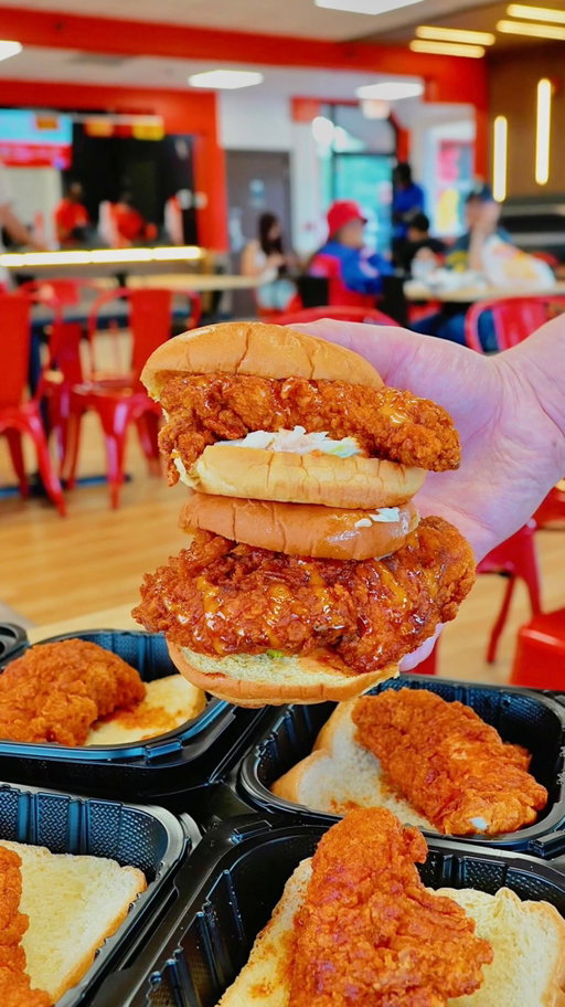 📍B’s Hot Chicken - Kent (23221 Pacific Hwy S, Kent, WA 98032

My order:
🍗 Chicken tenders
🥪 Chicken sandwich 
🍟 Fries
🥬 Coleslaw
🧊 Cherry & blue raspberry slushy
🍋 Homestyle & mango lemonade