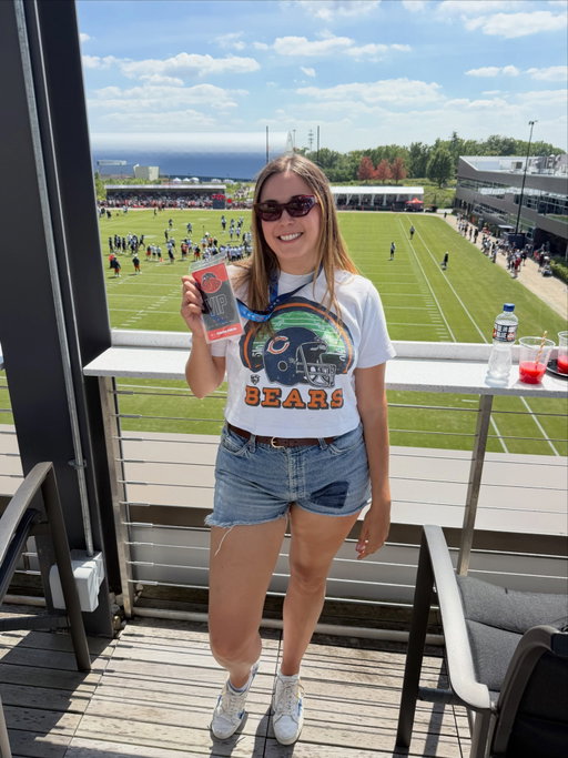 Got a behind-the-scenes look at @chicagobears Training Camp today and had so much fun watching the team prep for the season.

We even got a sneak peek at the Rivalries Jerseys, which officially go on sale September 1 👀 Thank you, Chicago Bears, for having me. Bear Down! 🐻

#chicagobears #chicagofootball #dabears #chicagogram #nfl