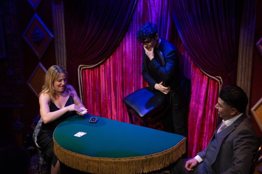 Take a seat 
@magiccastlehollywood @lmcaptured