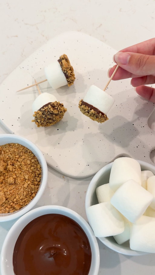 The EASIEST S’more Bites!

A fun twist on a summer classic with less mess and easier to make batches of for parties and hosting

Here’s what you’ll need:
*  Marshmellows
*  Chocolate (melted)
* Crushed gram crackers, I used Belvita biscuits as they are my kids favorites!

How do you like your s’mores? Classic? With peanut butter cups? Walking s’mores? 

There’s so many fun ways to enjoy!

#summerfood #summerrecipes #fallfood #easyrecipe #smores