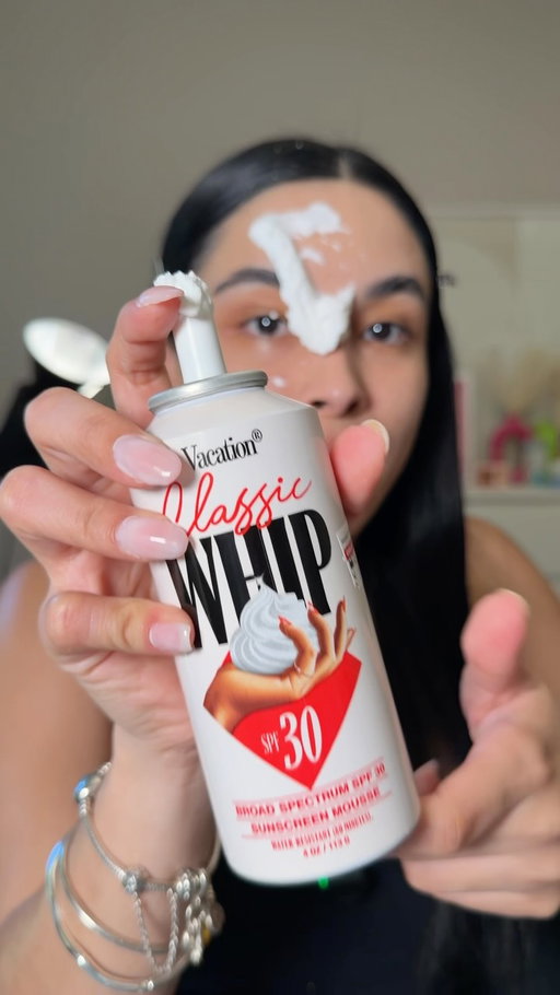 Me maquillo con los productos más raros de internet ☝🏻 

#contentcreator #makeup