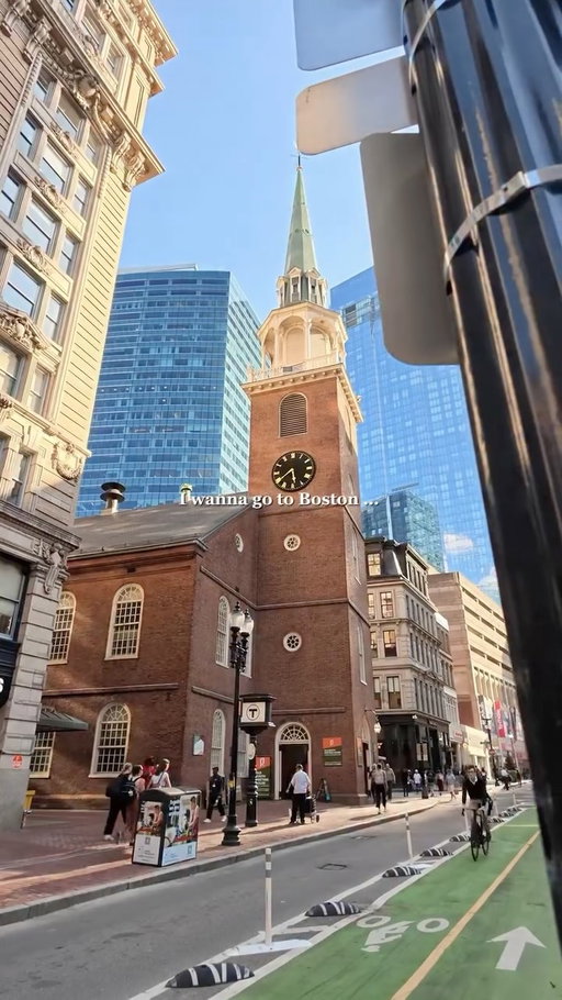 Boston is the most walkable city in the U.S! Do you agree?☺️🤍 
#cornersofboston 

I love sharing these cozy corners with you cuties, so make sure to follow along for more New England and Boston scenic charm.

Comment BOSTON below and I’ll slide the link to our neighborhood guide straight into your DMs!

Cheers bbs 

Boston / Massachusetts / New England 
#boston
