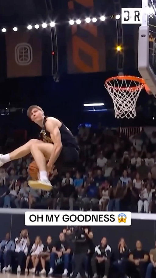 Accounting intern, Cam Hazzard did the unthinkable with an under the legs 360 😳

(via: @bleacherreport)