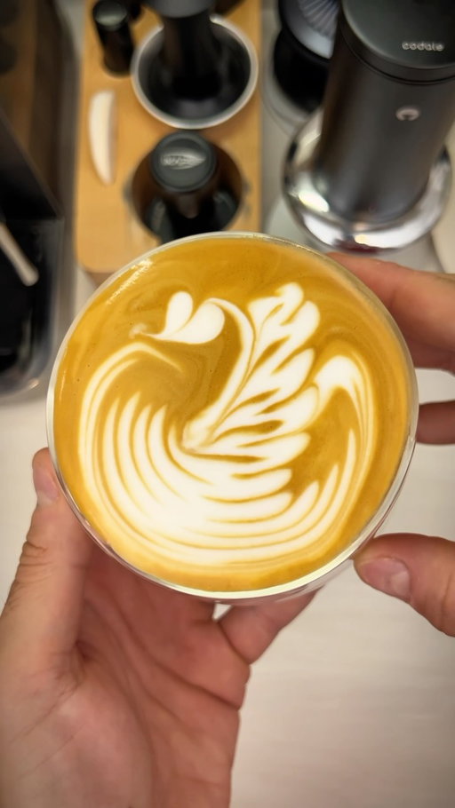 You need a good milk texture, but a good coffee too ☕️🦢 Happy Swansday!

Practicing is the most important tip for latte art, but if you start with a good coffee, which gives you a good canvas to start with, then you can practice milk steaming and get to that decent result you are practicing for faster.

Try @drinklyc and you’ll understand what I’m talking about.

The cup/glass and latte art pitcher are also important, check the Imagine glass from @kruveinc and the pitchers from @normcorewares

#coffee #latteart #barista #tips #fyp