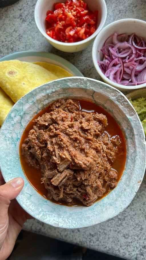 The final london dinner for the house: slow cooked beef tacos with all the trimmings, inspired by the queen of hosting @kaitpark