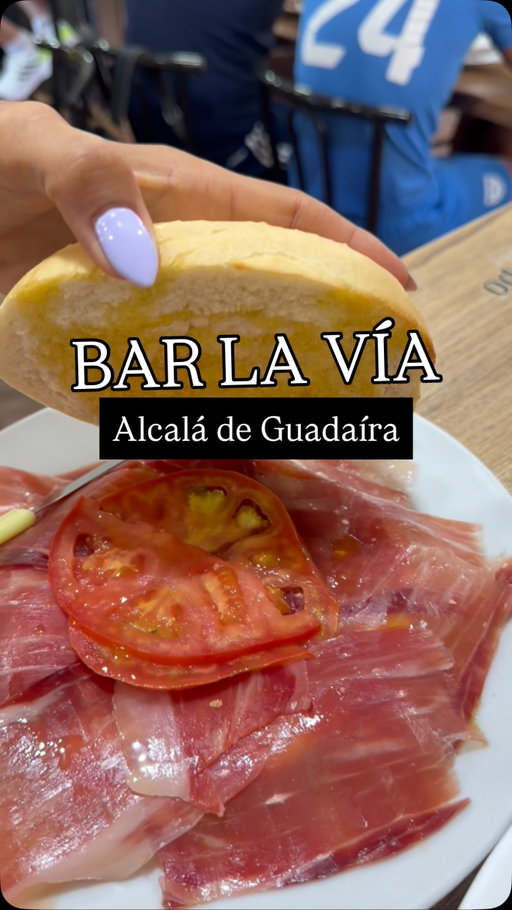 Clásico de clásicos. 
📍Bar La Vía 
El sitio perfecto en Alcalá de Guadaíra para empezar el día con un buen desayuno. Café, tostadas increíbles y a super precio!! 
 Con ese sabor de siempre que hace que quieras volver. ❤️
#barlavia #sevilla #alcaladeguadaira #desayunos #bar
