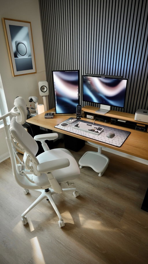 The @libernovo_official Omni Pro might be the most thought-out chair I've sat in. Between the active airflow ventilation and the electric lumbar support, this is easily my favorite chair right now.

Here's what stood out:

• Fully Adjustable Armrest + Neckrest + Footrest
• Bionic FlexFit Backrest flexes side to side with your body instead of staying rigid
• Dynamic Support System (SyncroLink) backrest, armrests, and neckrest move together as you recline
• OmniStretch Mode tilts to 160°, footrest rises under your calves, basically stretches your spine for you
• Electric Lumbar Support
• 5-Position Recline:
→ 105° Deep Focus
→ 115° Balance
→ 125° Solo-Work
→ 135° Soft Recline
→ 160° Spine Flow
• Active AirFlow Seat Ventilation
• Premium Materials tThroughout

If you're at your desk for hours a day, this one's worth a look.

—
Mark your calendars for LiberNovo Support Week, running through Sep 8! 🎁

LiberNovo Omni starts at $659. Maxis starts at $939.

Spend $900+ and get a FREE Smart Entry Bundle. Spend $1,000+ and get a FREE Eco-Comfort Upgrade Kit. Spend $1,200+ and get a FREE Ergo-to-Go Travel Suite.

Choose your chair. Unlock your gift.

#LiberNovo #OmniPro #ErgonomicChair