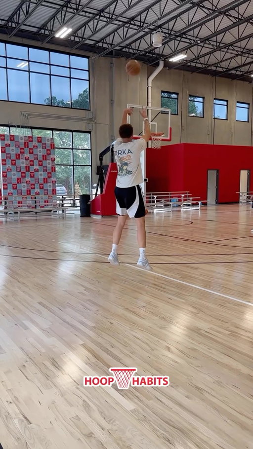 @battletime10 is ready for year 3 ‼️🎯

Pre-season work with an ELITE shooter… excellence is a habit!