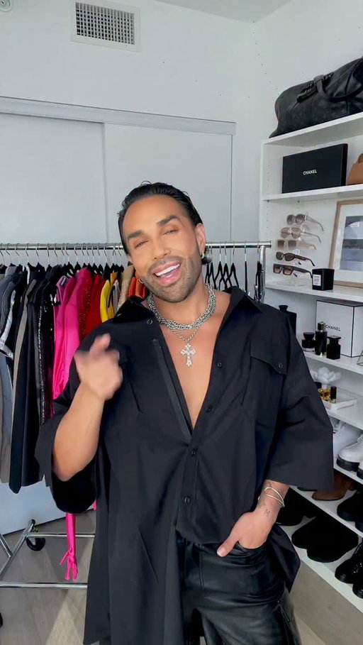 This is not a drill… you can finally shop my closet! 😍 I have so many pieces that are so teaaaaa and need a new home! 🤏🏽 A lot of unique items and custom 1 of 1 👀 

Follow me on @vinted (username: @ mac_daddyy) and start selling! You already know I got some heat so RUN! DON’T WALK! 🏃🏻🔥

I’ll be adding to my shop regularly so keep your eyes peeled and happy shopping! 🛍️ 💕 #Ad