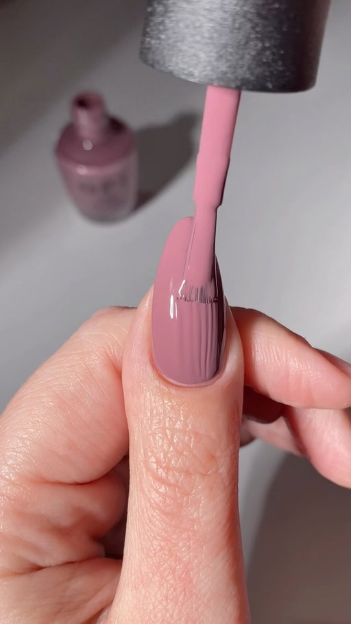 Calm in créme form. Claydreaming is a soft brown-purple nail polish that feels like a reset.