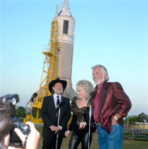 A shining star

NASA honors the memory of Dolly Parton, who passed away on Aug. 25, 2026.

In 1989, Dolly performed at @NASAJohnson's Rocket Park, alongside fellow musicians Willie Nelson and Kenny Rogers, to an audience of over 12,000 NASA employees and their families.

Credit: NASA

#NASA #DollyParton