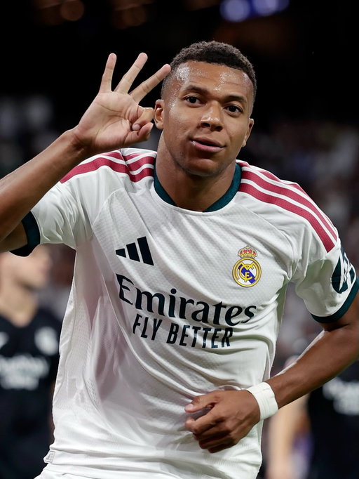 HAT TRICK FOR KYLIAN MBAPPÉ AGAINST REAL SOCIEDAD ⚽️🎩