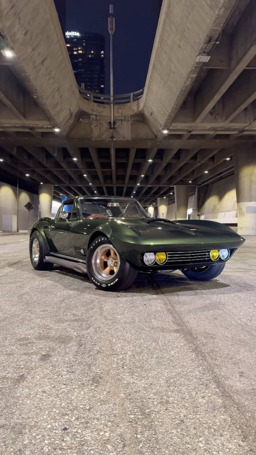 Custom ‘70s Style ‘Vette + LA at night = 🔥 

Reminiscing on the Downtown Los Angeles photoshoot we did with @fuelishmedia for @allchevyperformance