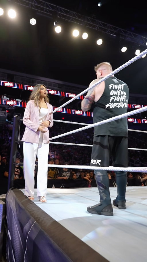 Glad we’re on the same page, Kevin Owens. Sorry, @mikethemiz 🇨🇦🤷🏽‍♀️ #WWELive