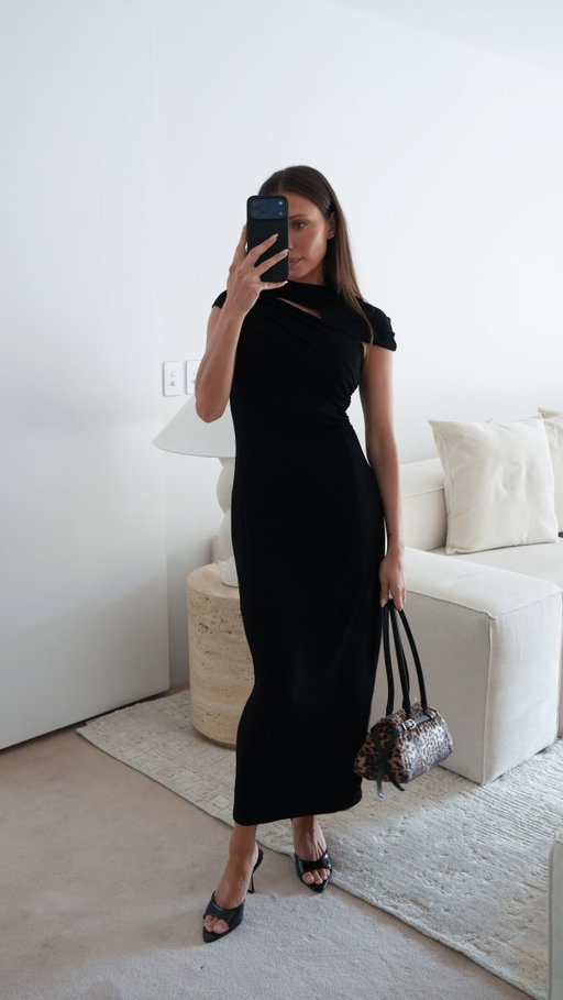 Modern tailoring, effortless silhouettes and pieces made to be worn on repeat. Discover @blaq_melbourne, available only at @myer. 🤍