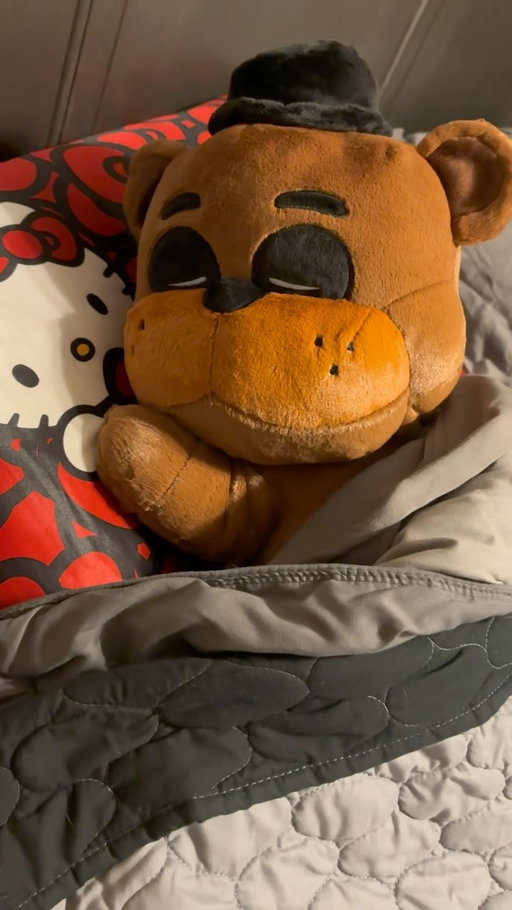 💤 He sleeps here, he sleeps there, he sleeps everywhere! He’s Sleeping Freddy! 🤣 This is the new Sleeping Freddy plush from @jazwares! Not only is it super adorable, it is THE softest FNAF plush made by Jazwares! You won’t have to worry about him jumpscaring you at 3am, he’s always sleeping! 🤭

I was able to preorder him from @ebgamescan, but I believe you can find him through @gamestop, as well!

#fnaf #fivenightsatfreddys #fnaf2movie #freddyfazbear #jazwares