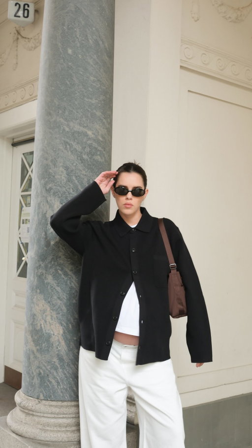 Wearing a full look from @uniqloeurope 🤍

A comfy everyday look that makes me feel like myself during pregnancy.

I love only closing the top buttons to show a little bit of silhouette, and these jeans are honestly the perfect white jeans. I will definitely be stocking up in different sizes to carry me through different stages of life.

#UNIQLOLifeWear #ad