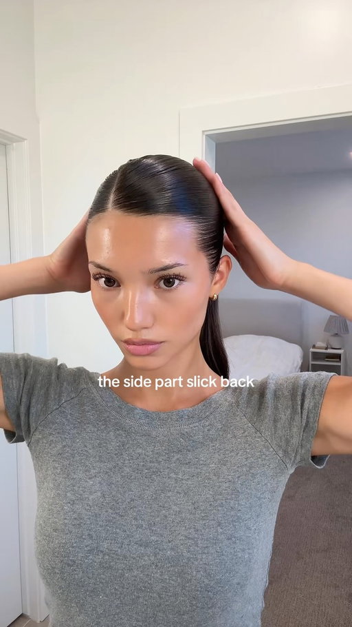 loving a side part
/ products used: 
@emijayinc styling cream, brush
@tangleteezer brush
@mykitsch hair tie
.
.
#slickbackponytail #sidepart #hairwashday