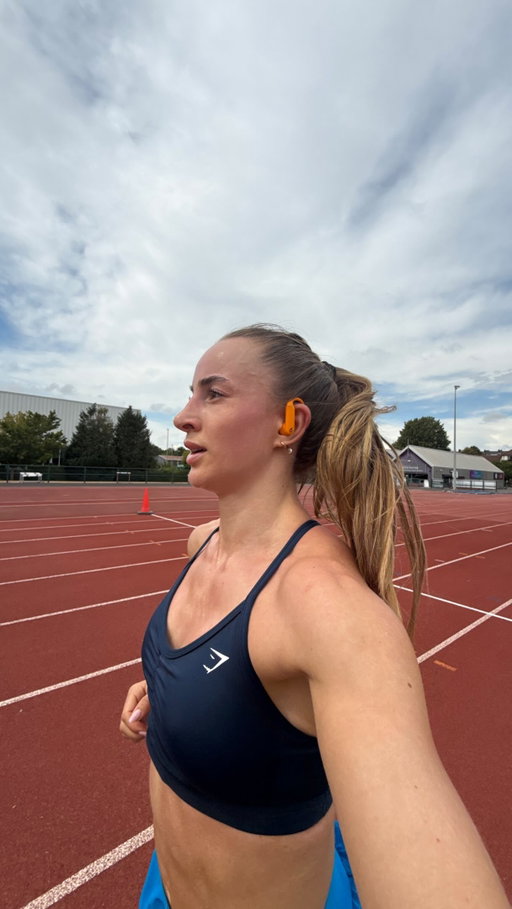 A proper running warm up should do more than just get you a little bit sweaty 

1️⃣ Raise your temperature: start with an easy jog to gradually increase heart rate, blood flow and tissue temperature

2️⃣ Mobilise what running needs: ankles, calves, hips and hamstrings all need enough range of motion to move efficiently through your stride

3️⃣ Add dynamic movement: leg swings, hip openers and walking lunges take you through bigger ranges while gradually increasing demand

4️⃣ Rehearse running mechanics: skips and high knees reinforce posture, rhythm, coordination and how you’re putting force into the ground

5️⃣ Prepare for impact + speed: pogo hops and calf work start waking up that reactive stiffness through the ankle and lower leg

6️⃣ Build into the session: finish with progressive strides so you gradually expose your body to faster running before your first proper rep

You don’t necessarily need every single drill before every easy run, but before a speed or harder session, this is the kind of progression I’d use

🔗 in b!0 for my training programme