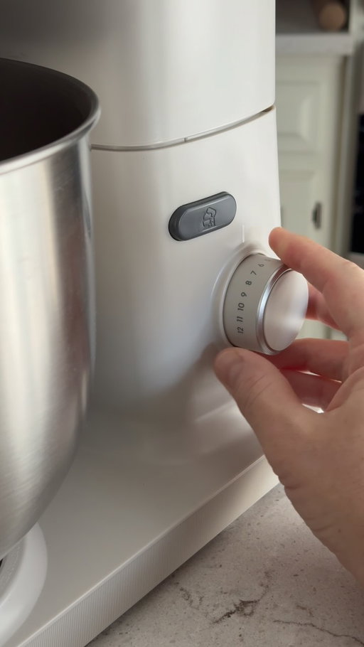 Late summer means s’mores, so I’m making homemade marshmallows using my beautiful new @bellakitchen STIR 5.3-quart stand mixer! #ad

Marshmallows are so easy to make, and they only require a few ingredients. They do require a long mix on high speed, so I can’t recommend this stand mixer enough! It’s has 12-speed setting and 500 watts of power, which means I can get my graham crackers and chocolate ready while the mixer does the work for me. The suction cup feet mean that I don’t have to worry about the mixer walking across the counter! I like to elevate my s’mores by adding chocolate hazelnut spread, pistachio cream, and speculoos cookie butter. Be sure to check out the new bella STIR, and I hope everyone has a delicious end of summer! #bellapartner