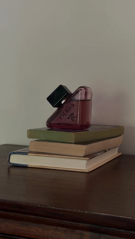 Sweet, feminine, and sophisticated: Prada Paradoxe Sweet Chemistry @pradabeauty #Fragrance #ad
