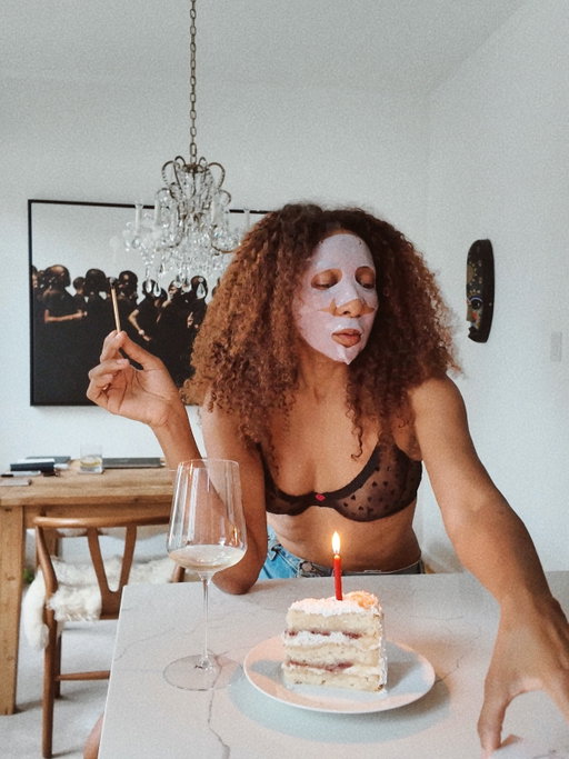 Happy birthday to me 🎉 What’s that saying? “Women always try to tame themselves when they get older.  But the ones who look best are the ones who are a little wilder.” As a woman in her fifties I couldn’t agree more. Yes I did just say a woman in her fifties.  F*ck it 💅🏾