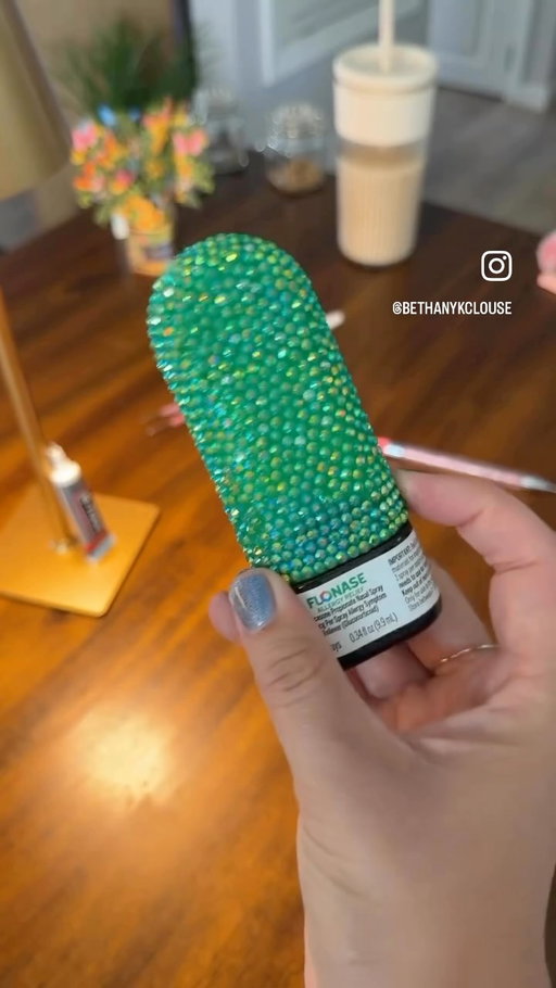 One Flonatic loves complete relief so much they gave it a sparkle 💚✨💎 
masterpiece by @bethanykclouse