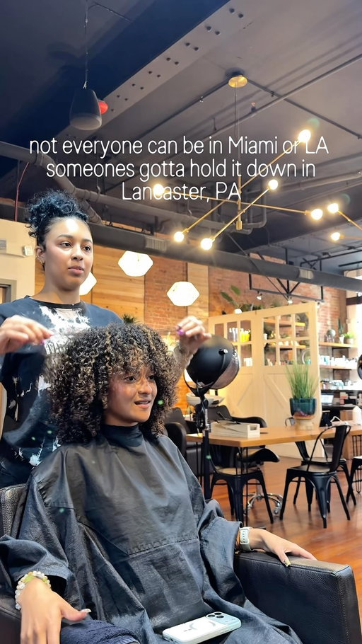 my PA girls lets UNITE✊🏽😜
love the slower pace out here & seeing the amish folk🙂‍↕️

#lancasterpa #pahairstylist #curlycut #curlynaturalhair #curly