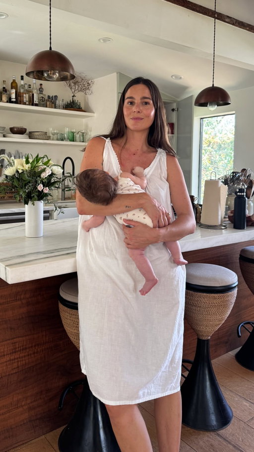 Little things making these early days at home with Fiona feel extra nice. Flowers for me, diapers for her. Everyone gets what they need. @coterie  @urbanstems 🤍🌹#ad