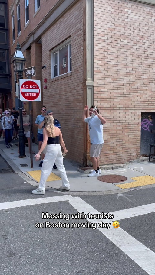 the faces at the end are sending me 🤣

#boston #newengland #massachusetts #bostonreels #comedy