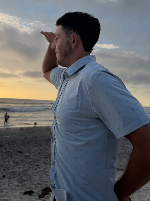 Coastal miles and effortless style #vuoriathlete @vuoriclothing
